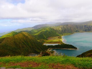 Lac de cratère du Lagoa do Fogo sur l'île de Sao Miguel dans l'archipel des Açores au Portugal.Europe