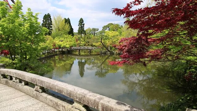Gorukaku stone bridge across the Hojo-ike pond in Eikan-do spring season. A temple famous for the Buddha. The official name is Zenrin-ji, and is the main temple of Jodoshu Buddhism. Kyoto, Japan.