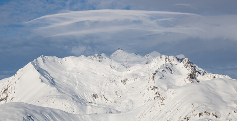 sommets du massif des Ecrins aux Deux Alpes sous la neige en hiver