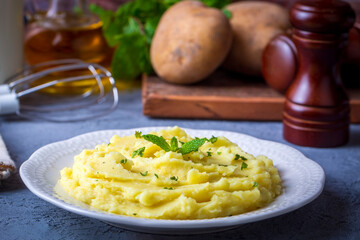 Serving of creamy mashed potato made from boiled potatoes. Turkish name; patates puresi