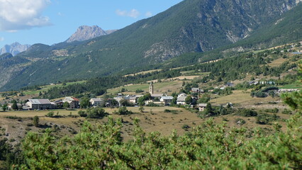 Fototapeta na wymiar Frankreich Alpen mit Église d'Eyglier