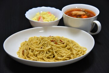 パスタとポテトサラダのセット