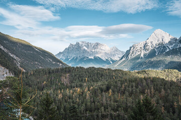 Zugspitze und Bergpanorama