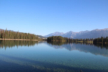 Naklejka premium lake in the morning, Jasper National Park, Alberta