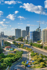 Fototapeta na wymiar Brisbane city skyline and Story Bridge on a beautiful sunny morning, Australia