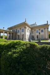 Obraz premium Palace on isle with colonnade in Warsaw city in Poland - vertical