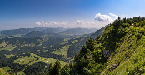 Naklejka premium Alpenpanorama im Sommer in Österreich