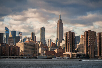 Fototapeta premium Empire State and Manhattan Skyline
