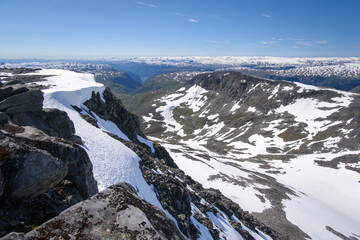 Fototapeta na wymiar Blick vom Fanaråken in Norwegen auf Jostedalsbreen und Lusterfjord