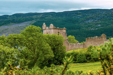 Fototapeta na wymiar Beautiful Scottish Highlands and Urquhart Castle