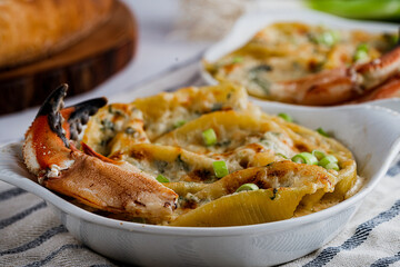  Pasta shells stuffed with a mixture of fresh local Jonah crab, spinach, ricotta, and alfredo sauce. Topped with Gruyere cheese and garnished with chopped scallions.