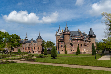 Fototapeta na wymiar Castle De Haar in Haarzuilens close to Utrecht. A medieval Dutch kasteel from 1892