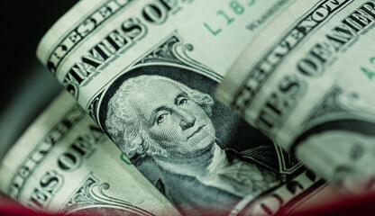 Uma caixa de dinheiro cheia de notas de hum dólar dos Estados Unidos. Guardar dinheiro,...