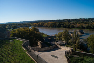 Vue sur le Pont saint bénézet depuis les hauteurs d'Avignon