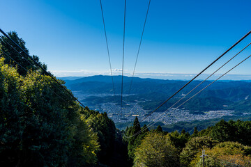 京都の比叡山に登るケーブルカーの風景