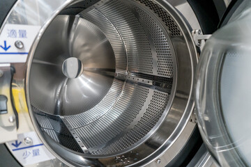 コインランドリーの大型洗濯機