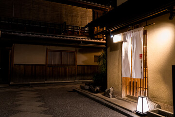 京都の先斗町にある高級料亭の入り口