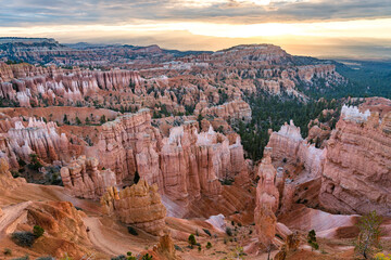 sunrise at sunset point at bryce canyon