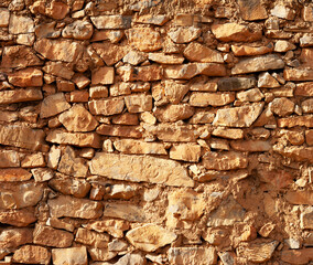 Alte verwitterte Steinmauer,