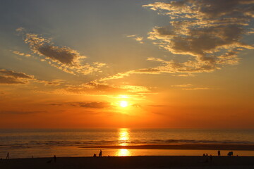 Couché de soleil orange - France