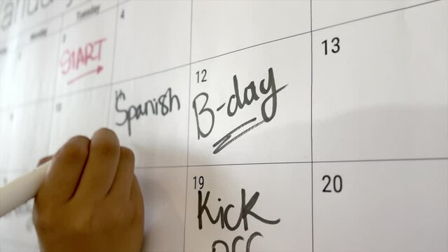 Hand writing spanish class with a black marker on a calendar