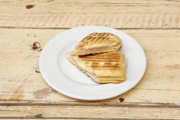 The panini is a variety of sandwich of Italian origin, which has international distribution. In Italy, a panino is usually made from a small roll or piece of bread, usually a ciabatta or rosette
