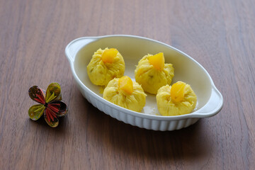 手作り栗きんとん、梅の花の折り紙