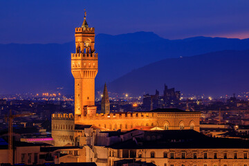 Obraz premium Sunset view of the Palazzo Vecchio Tower and Florence cityscape, at night, Italy