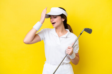 young caucasian woman playing golf isolated on yellow background has realized something and intending the solution