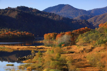 岩手県奥州市　紅葉の奥州湖