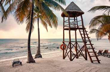 Obraz na płótnie Canvas Lifeguard tower on a Caribbean beach at sunrise.