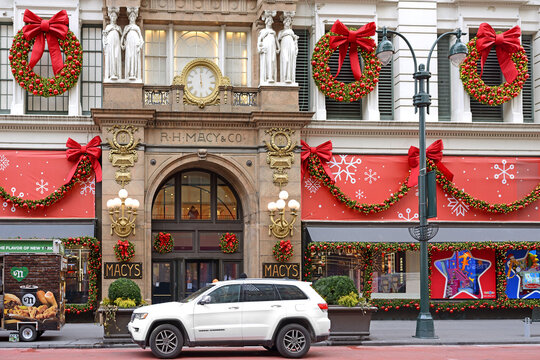 Macy's Herald Square before New Year. Festive mood in New York City