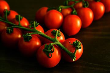 Racimos de tomates cherry.