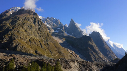 Fototapeta premium mountains in the clouds during the day