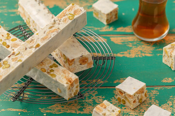 Nougat aux amandes, pistaches et noisettes fait maison