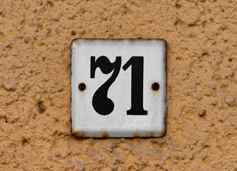 Hausnummer 71