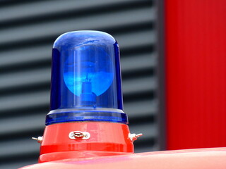 Blaulicht eines alten Einsatzfahrzeug der freiwilligen Feuerwehr beim Oldtimertreffen im...