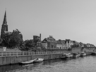 Obraz premium Die Stadt Maastricht an der Maas