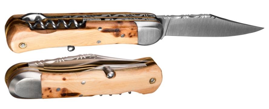 couteau de poche sur fond transparent