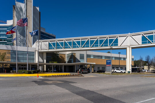 Lafayette, Louisiana, USA - February 13, 2022: Ochsner Lafayette General Medical Center In Lafayette, Louisiana, USA. Ochsner Health System Is A Not-for-profit Health System. 