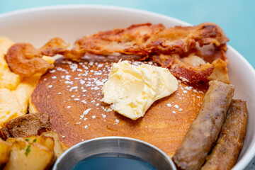 traditional american breakfast with hot cakes