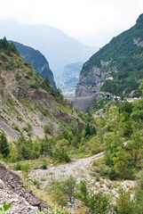 Fototapeta na wymiar La diga del Vajont dalla valle di Erto nel comune di Erto e Casso in provincia di Pordenone, Friuli-Venezia Giulia, Italia.