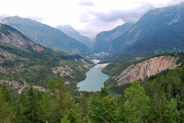 Il lago del Vajont a Erto e Casso in provincia di Pordenone, Friuli-Venezia Giulia, Italia.