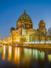 Fototapeta na wymiar Berlin Cathedral and lights reflection on Spree canal at night