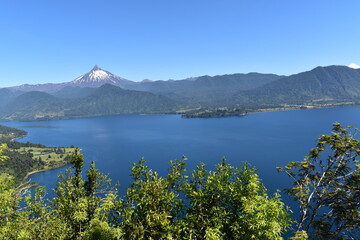 lago y volcán