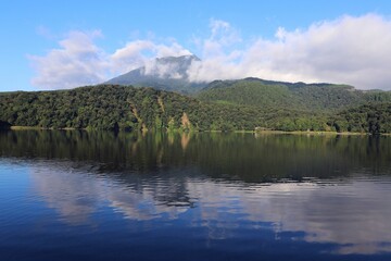 Fototapeta premium 宮崎県 高千穂峰と御池
