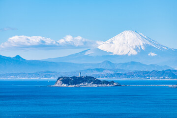 Fototapeta na wymiar 神奈川県逗子市披露山からの湘南江ノ島と富士山
