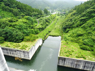 小山ダム放流部