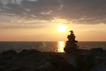 Rocks and calm sea with islands on the sunset ,At Khao Laem Ya - Mu Ko Samet National Park
- 557642513