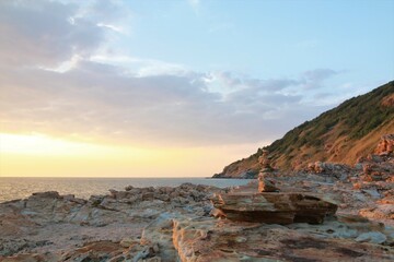 Rocks and calm sea with islands on the sunset ,At Khao Laem Ya - Mu Ko Samet National Park
- 557642527